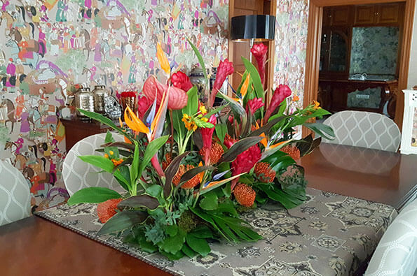 We decorate your home with beautiful floral arrangements according to the space and the lighting, the weather conditions, and your personal taste!